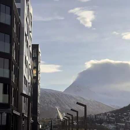 Tromso's Location? & Nature 5 Mins Away. Дом отдыха Тромсё